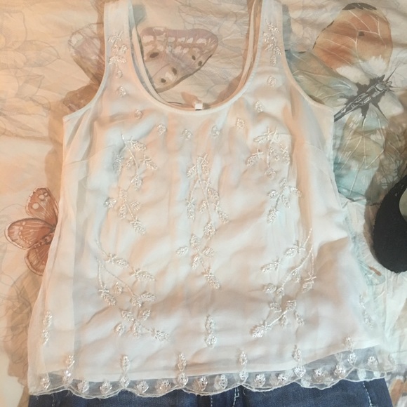 Beautiful and Feminine Dress Top - Picture 2 of 6